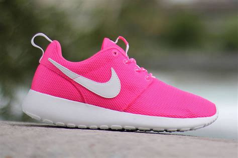 sneakers roze nike|Nike roshe shoes.